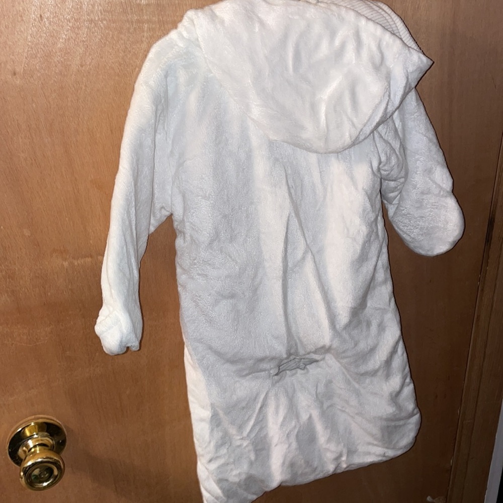 Carter’s 6 to 9 months jacket white and cream with a penguin cute and cozy - Picture 5 of 7